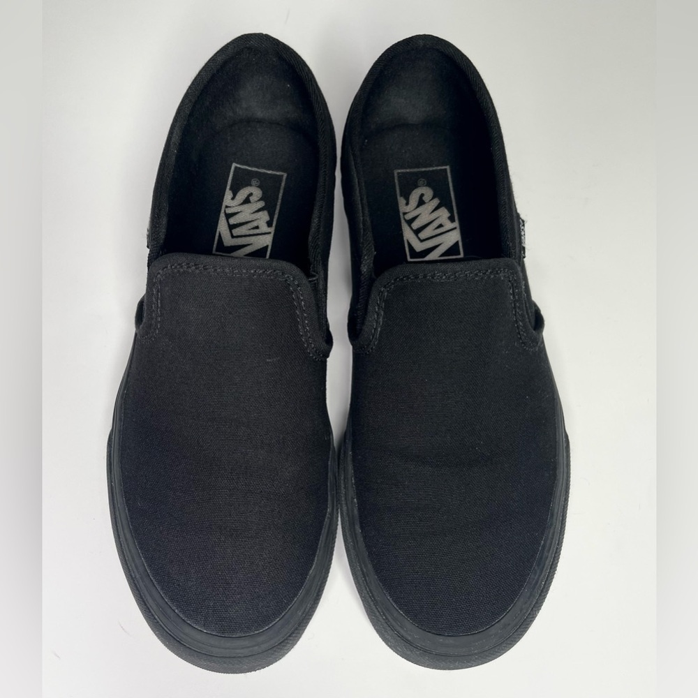 Vans Classic Slip-On Sneakers in Black - Picture 2 of 6